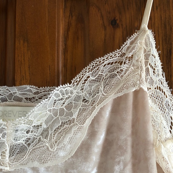 Plus Size Velvet Cami with Lace (beige/champagne) - Picture 2 of 5